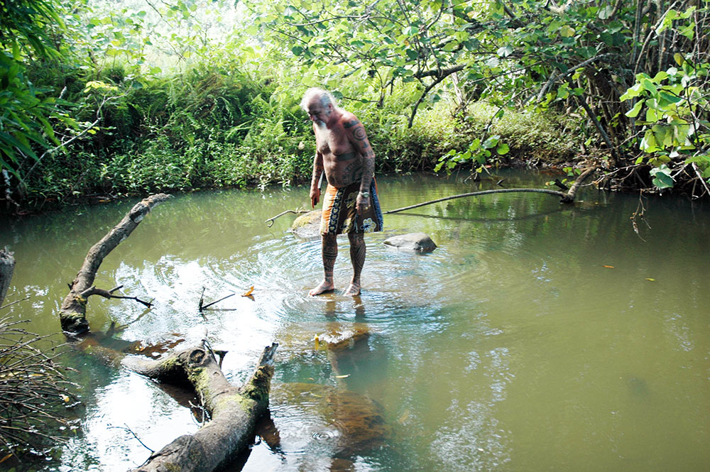 Le tahua Raymond Graffe, marchand sur les eaux de la rivière Mataura à Tubuai