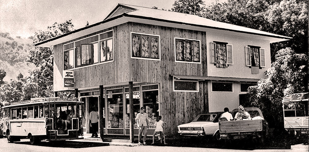 Magasin Abe de Arue en 1974. Coll Mairie d'Arue