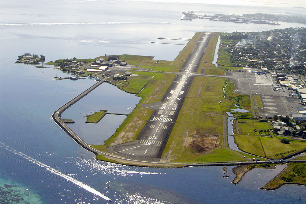 L'aéroport de Tahiti Faa'a en 2004. Photo Tahiti Heritage