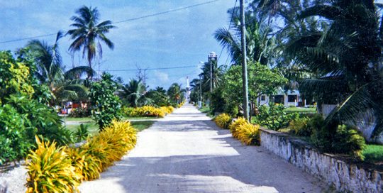 Le village de Pouheva à Makemo en 1998