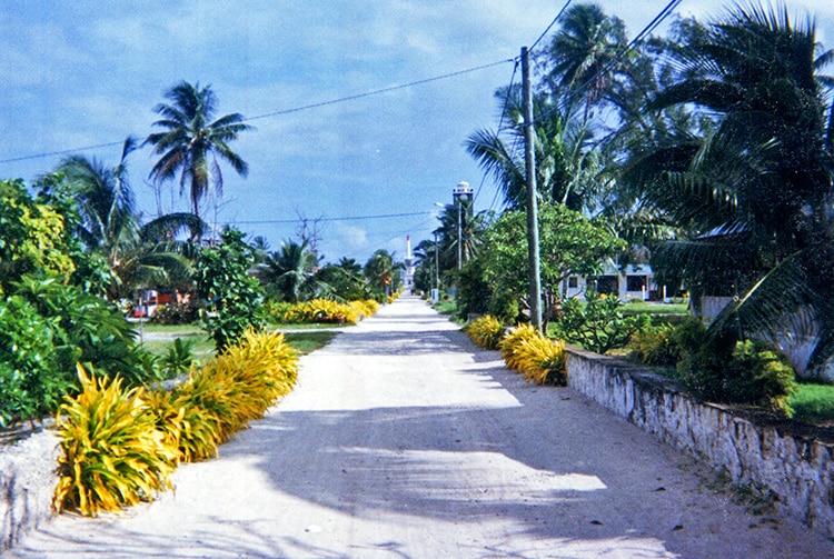 Le village de Pouheva à Makemo en 1998