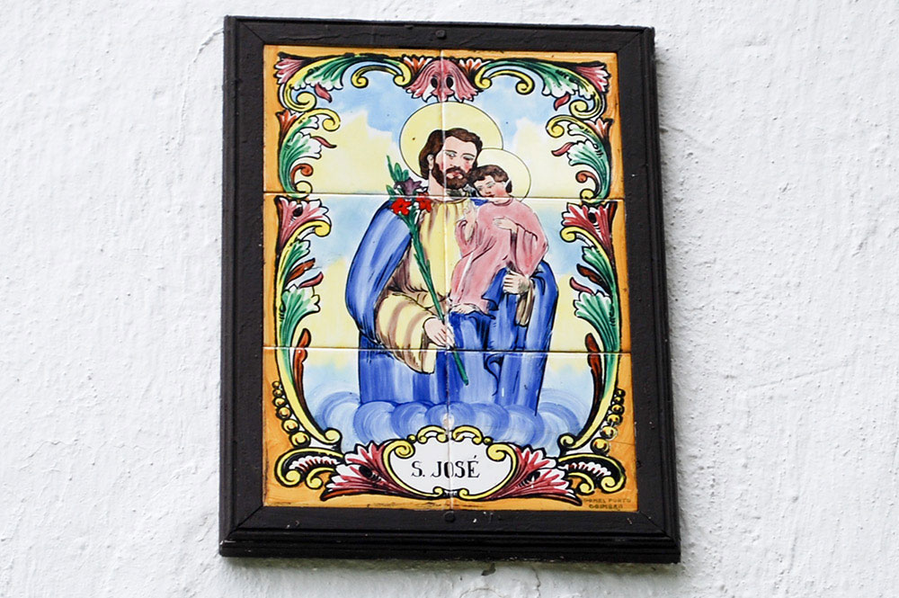 Saint-Joseph sur l'église de Taku, Mangareva. © Tahiti Heritage