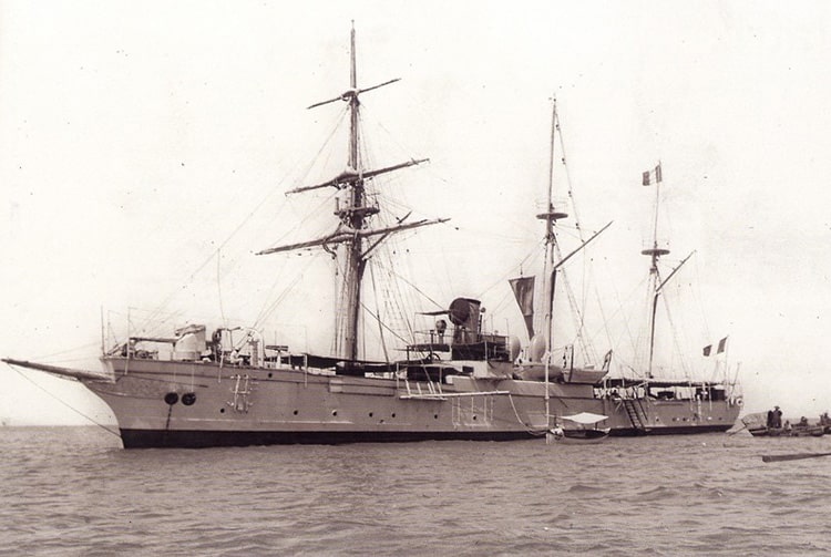 La canonnière La Zélée, à Papeete, vers 1910