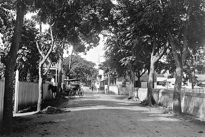 Rue de Rivoli à Papeete en 1902. Photo Lemasson