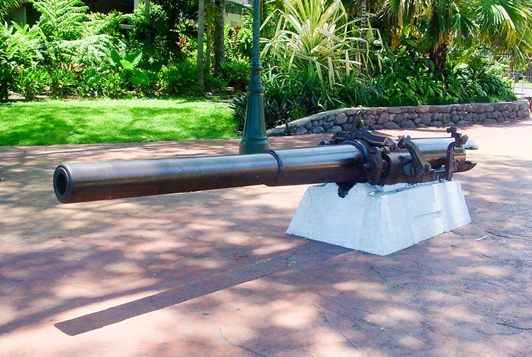 Canon de la canonnière La Zélée, parc Bougainville à Papeete