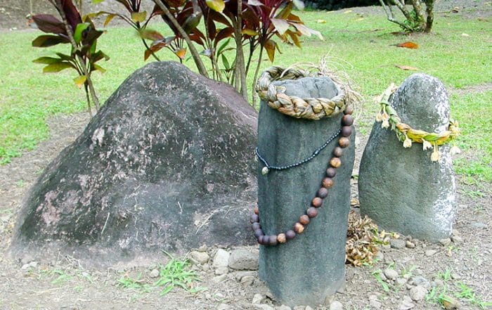 Pierre d'alliances, ofai nati, à Farhape dans la vallée de la Papenoo.