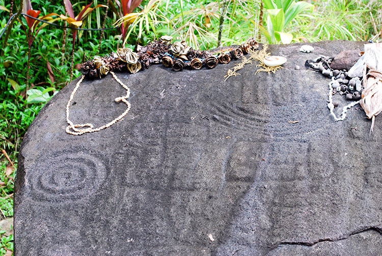 Météorite de Pere, Opurei a Pere. Farehape, vallée de la Papenoo © Tahiti Heritage