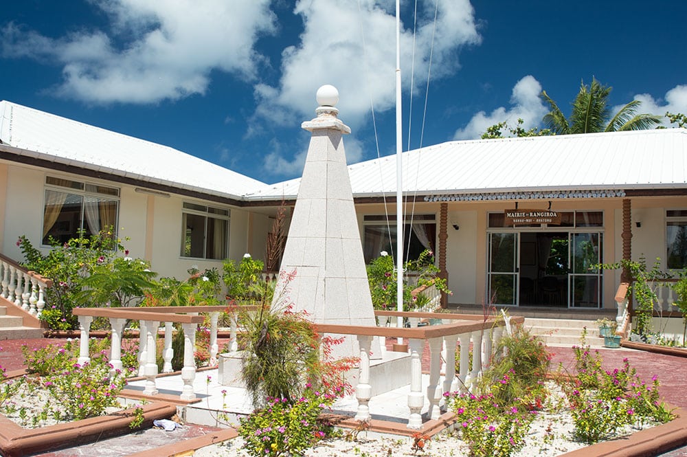 Monument du 20ème siècle de la mairie de Avatoru à Rangiroa © Tahiti Heritage