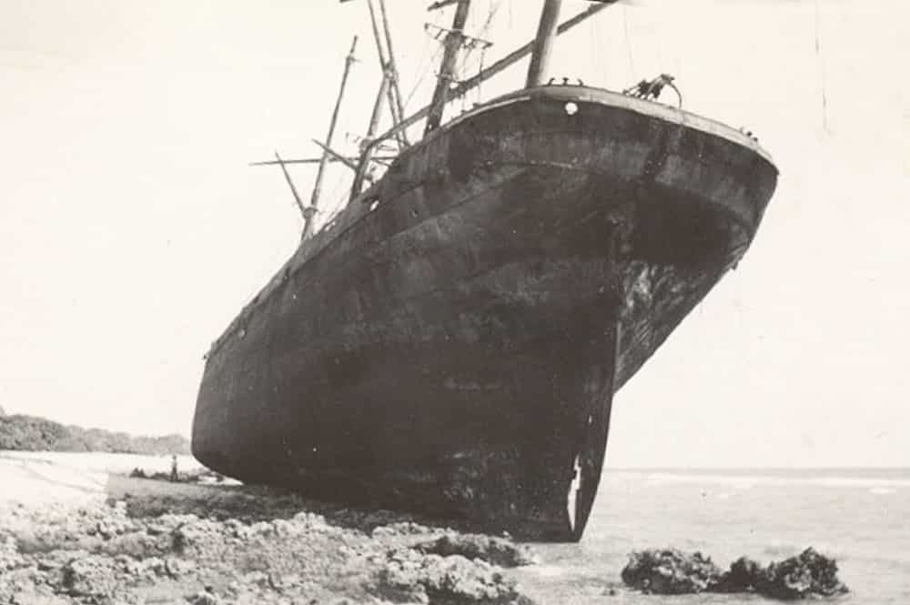 Epave du County of Roxburgh, Takaroa 1938. Photo Rudeen Allred