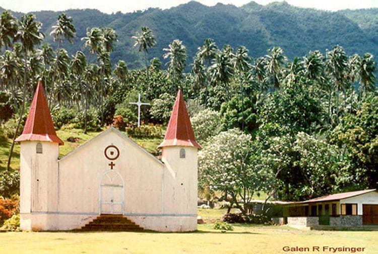 Ancienne église de Hatiheu, Nuku-Hiva en 1995. Photo Galen R Frysinger