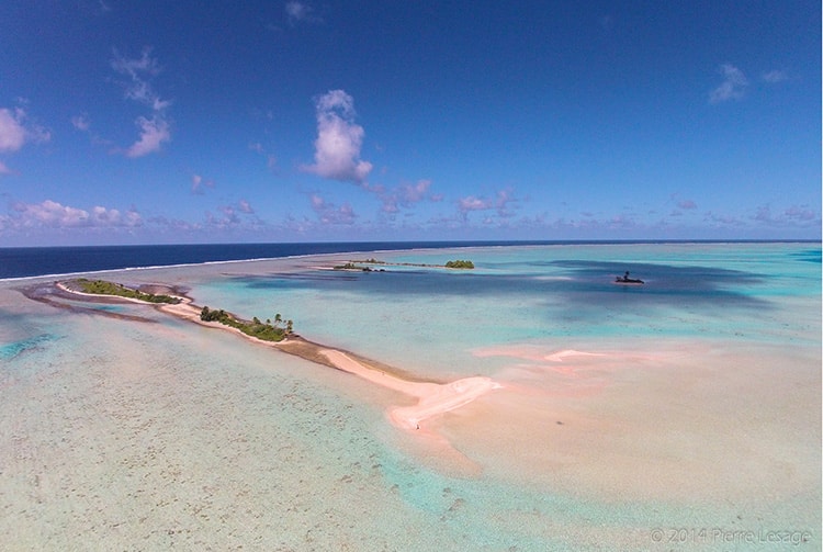 Sable rose de Fakarava, Tuamotu. Photo Pierre Lesage