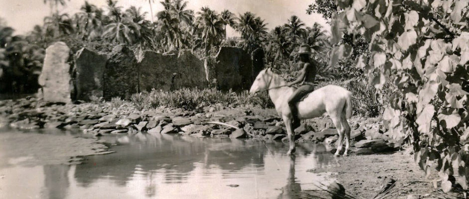 Marae Manunu, à Maeva, Huahine en 1940. Photo Norman