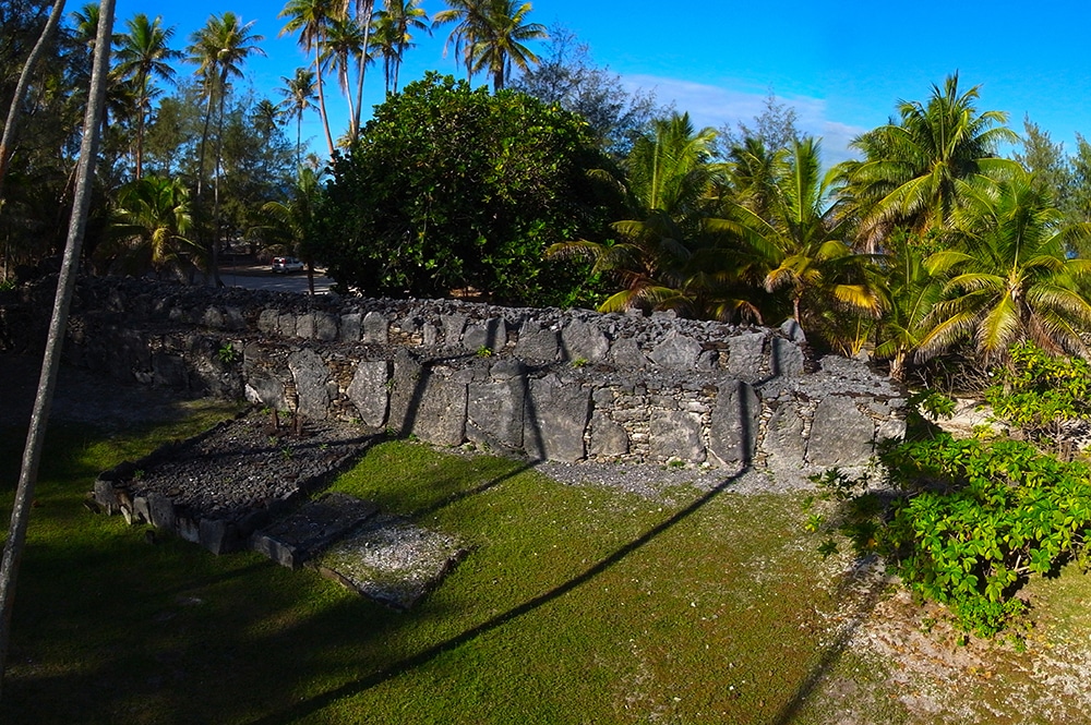 Marae Manunu, à Maeva, Huahine. Photo Pierre Lesage