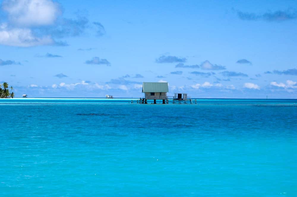 Ferme perlière sur le lagon de Kauehi. Photo Miri Tatarata