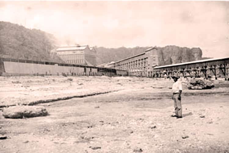 Première jetée du port de Temao à Makatea. 