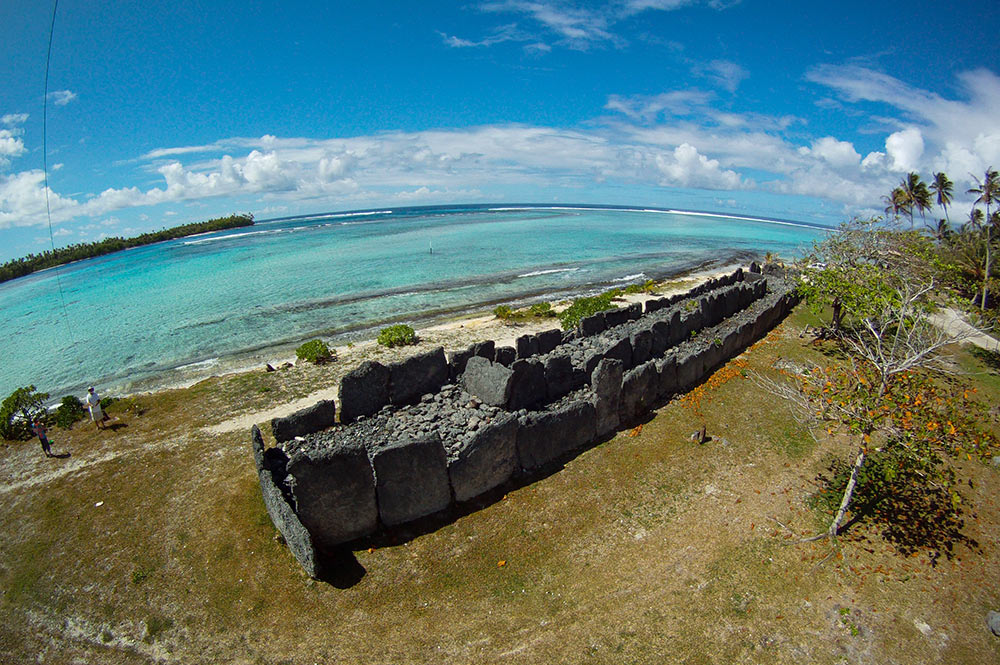 Marae Anini de Huahine. Photo Pierre Lesage