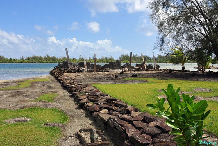 Marae Rauhuru de Maeva, Huahine. Photo T@lySong