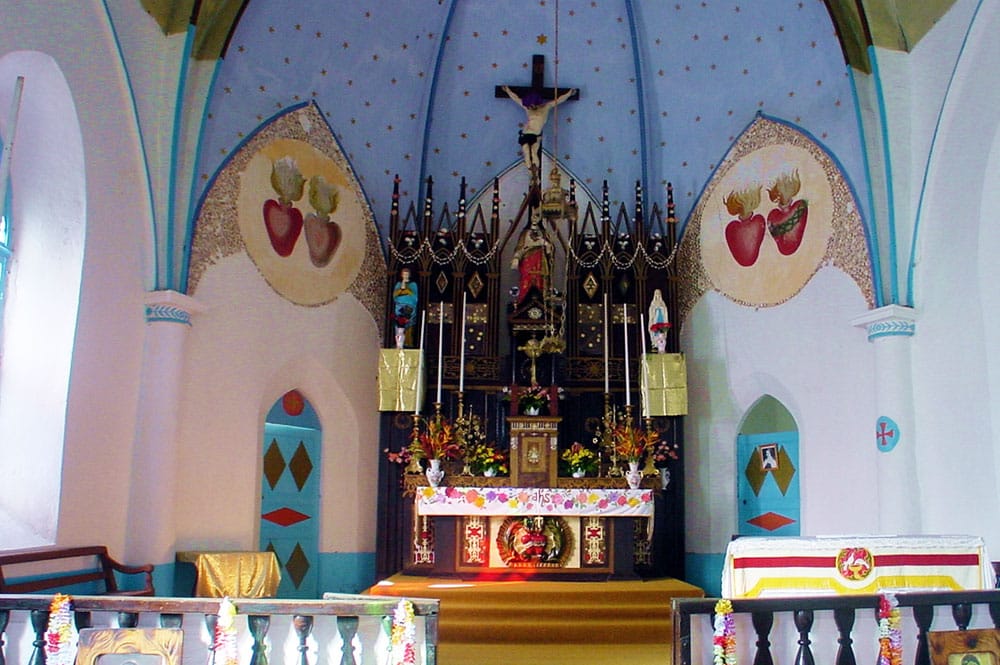 Autel de l'église de Taravai 