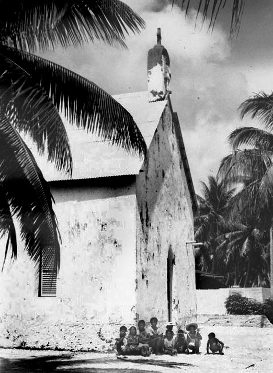 Eglise Saint-Paul de Hititake, à Amanu en 1946. Coll. R Wilcox