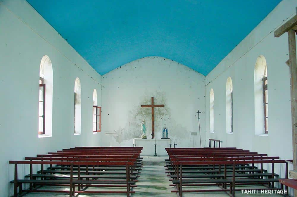 Intérieur de l'église Maria No Te Mauiui de Putuahara à Anaa, Tamotu