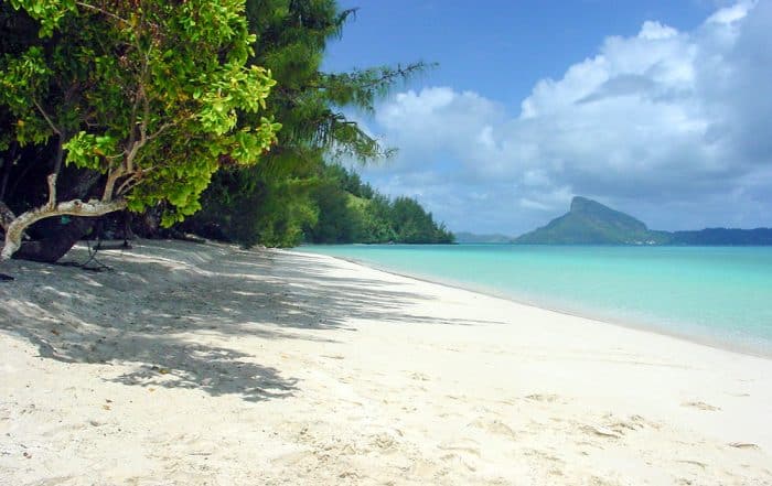 La plage d'Aukena, au Gambier, la plus belle plage du monde © Tahiti Heritage