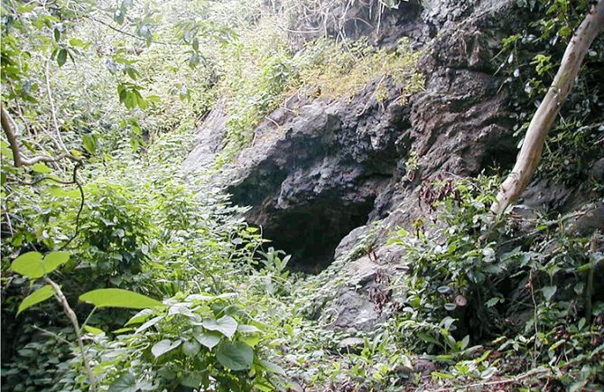 Grotte de Laval à Mangareva