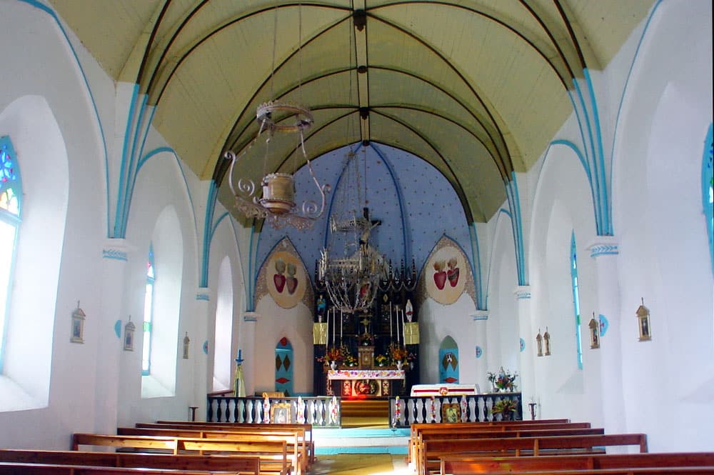 Intérieur de l'église de Taravai - Gambier © Tahiti Heritage