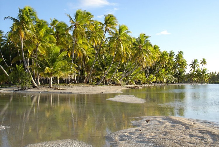 Motu Fakarava de l'atoll de Tatakoto. photo Mermoz