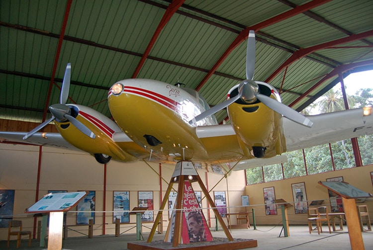 Avion de Jacques Brel au musée d'Atuona, Hiva Oa. Photo Purutaa