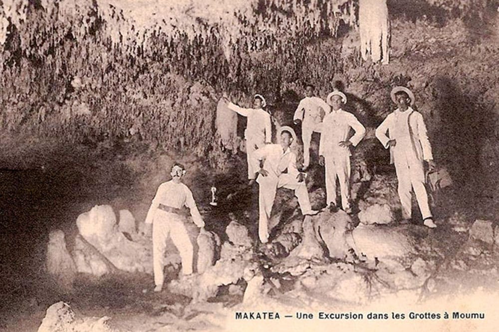 Excursion dans les grottes de Moumu à Makatea