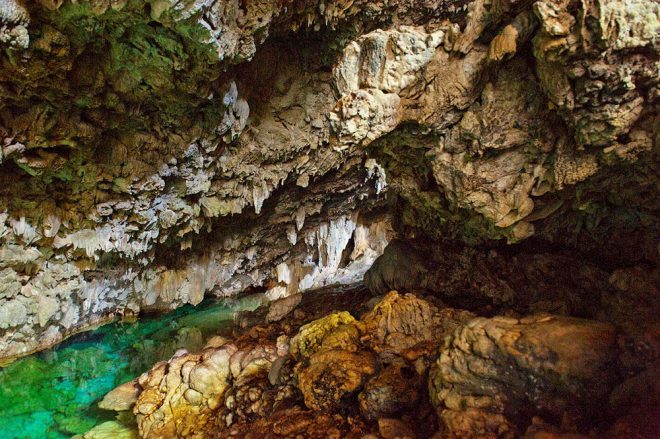 Grotte Vairoa de la princesse, Moumu - Makatea. Photo Danee Hazara