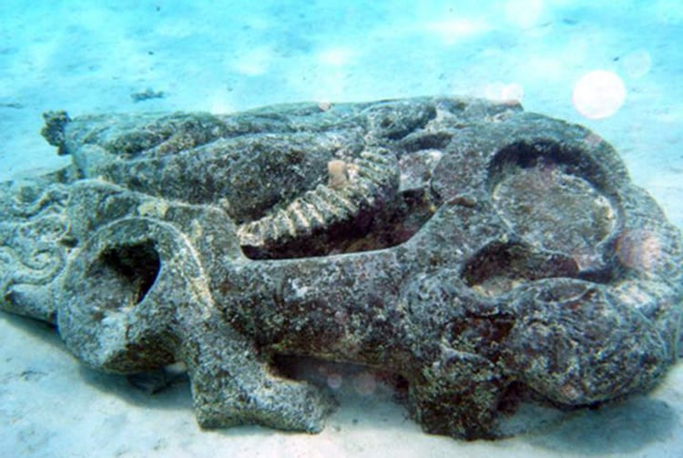 Sculpture Le monde englouti de Mu, Papetoai, Moorea