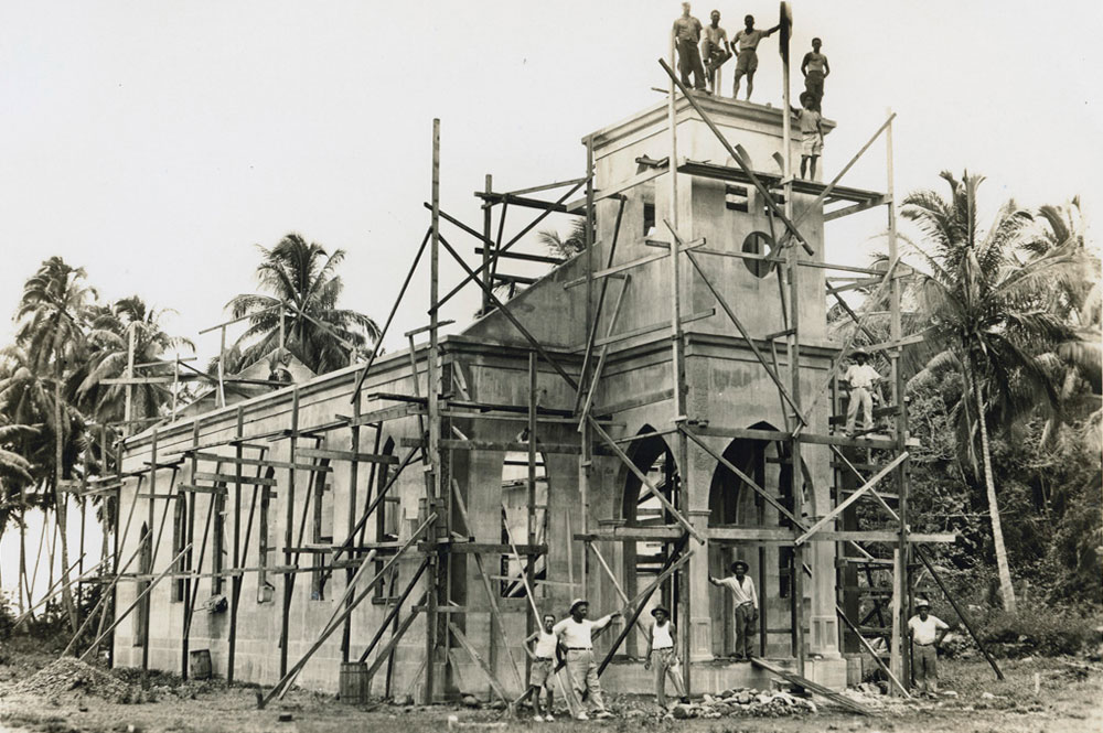 Construction du temple de Papenoo en 1933