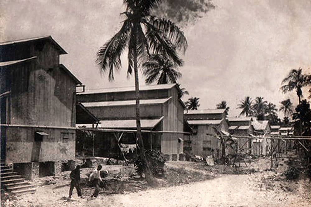 Logements collectifs du village de Vaitepaua, à Makatea vers 1930