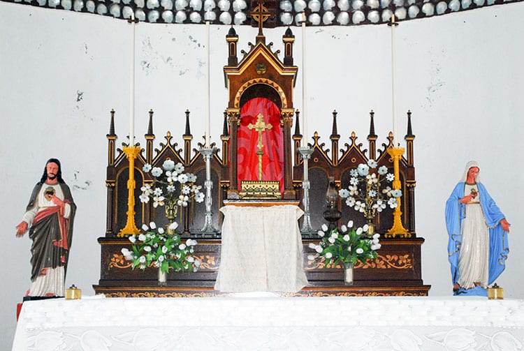 Autel de l'église Saint-François Xavier de Takume © Tahiti Heritage