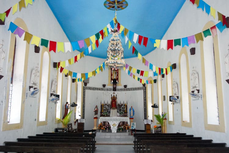 Intérieur de l'église Saint-François Xavier de Takume © Tahiti Heritage