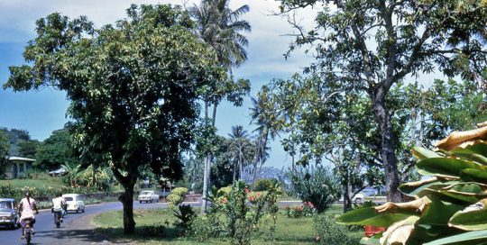 Le carrefour de l'aéroport de Faa'a. 1966. Photo Treboz