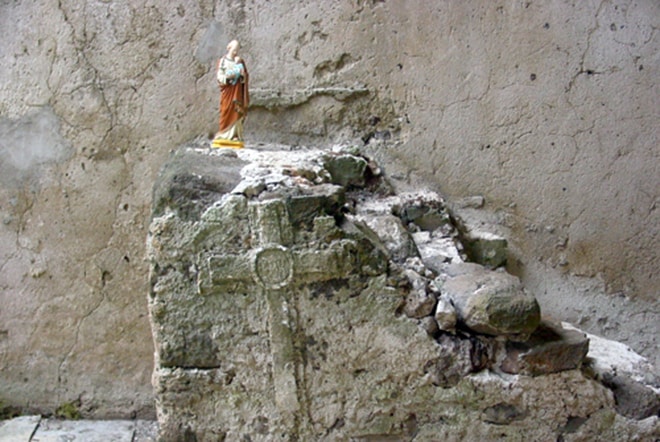 Autel de la chapelle St Agathe du couvent de Rouru 