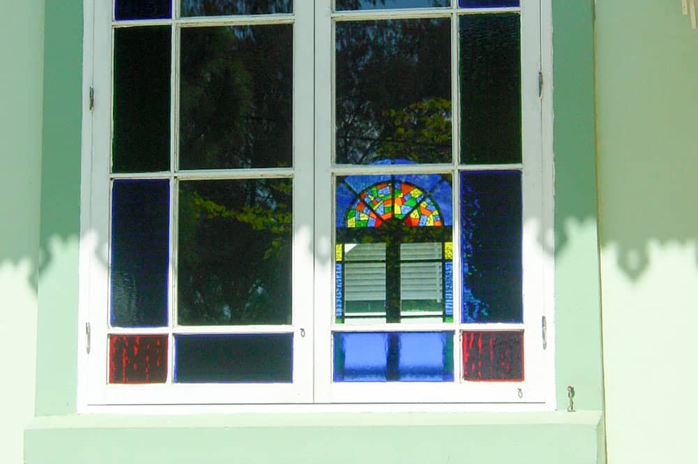 Double fenetre au Temple de Mataura, Tubuai. © Tahiti Heritage