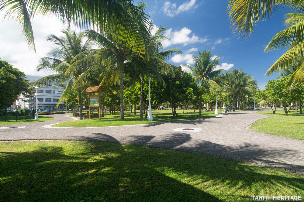 Le grand hôtel vu des jardins de Paofai en 2016