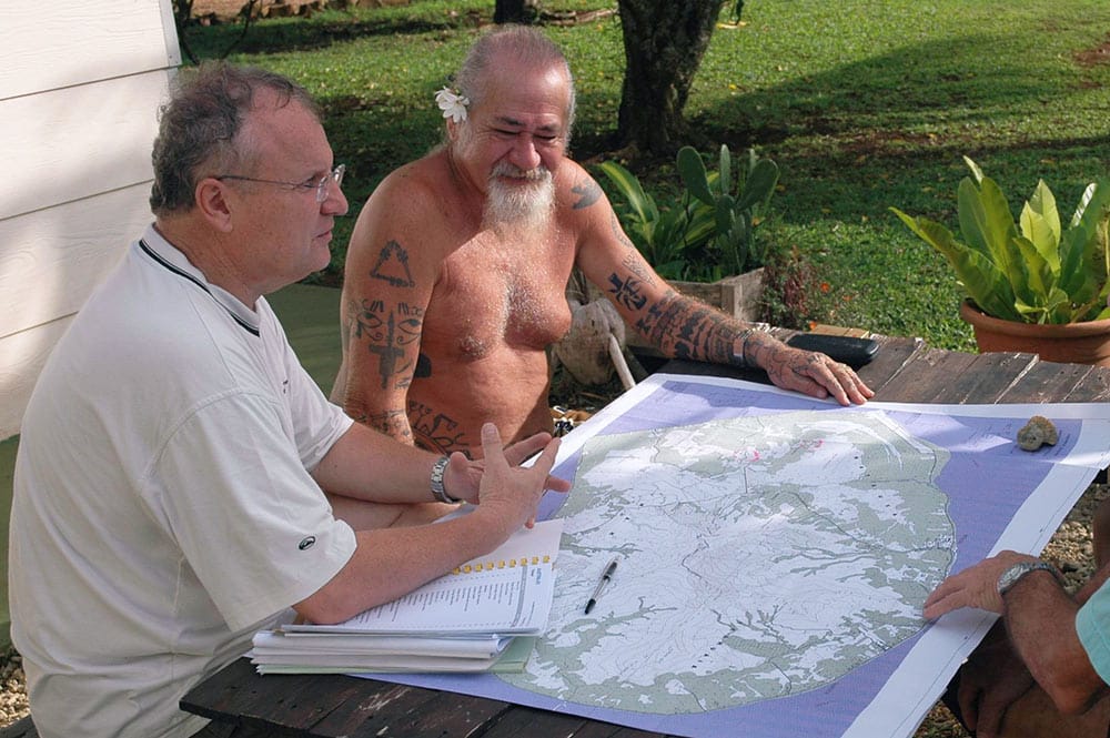 Recensement du patrimoine à Tubuai. Olivier Babin et Raymond Graffe