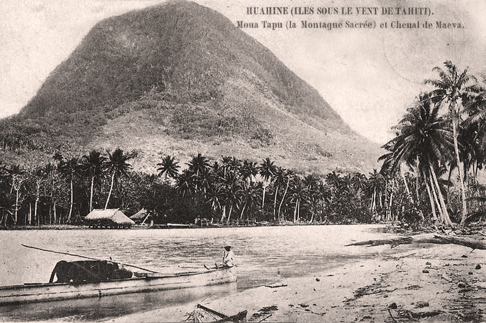 Moua Tapu de Huahine. Photo Albert Itcher