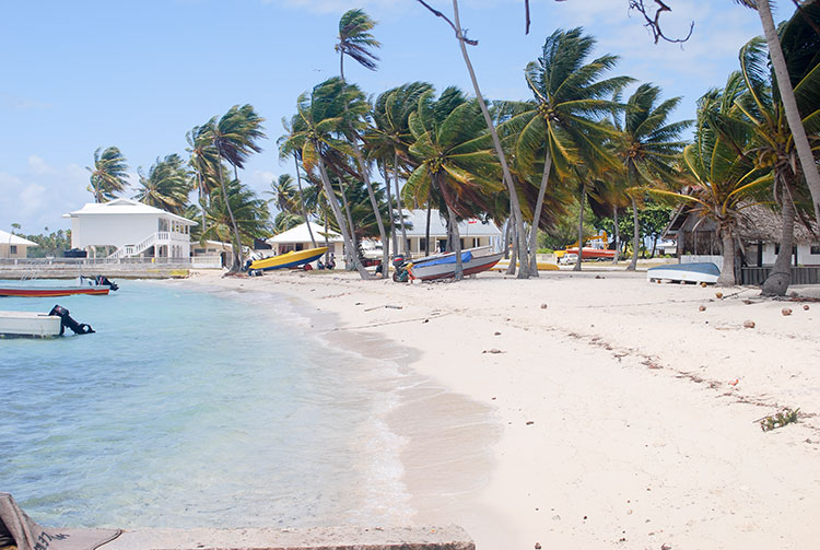 Plage de Raroia © Tahiti Heritage