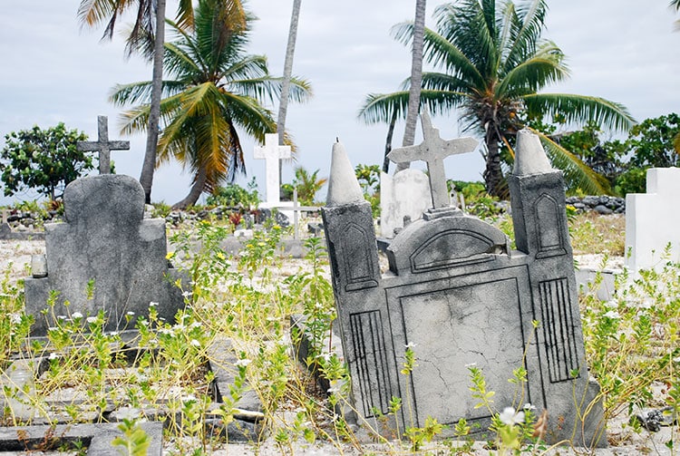 Cimetière de Raroia © Tahiti Heritage