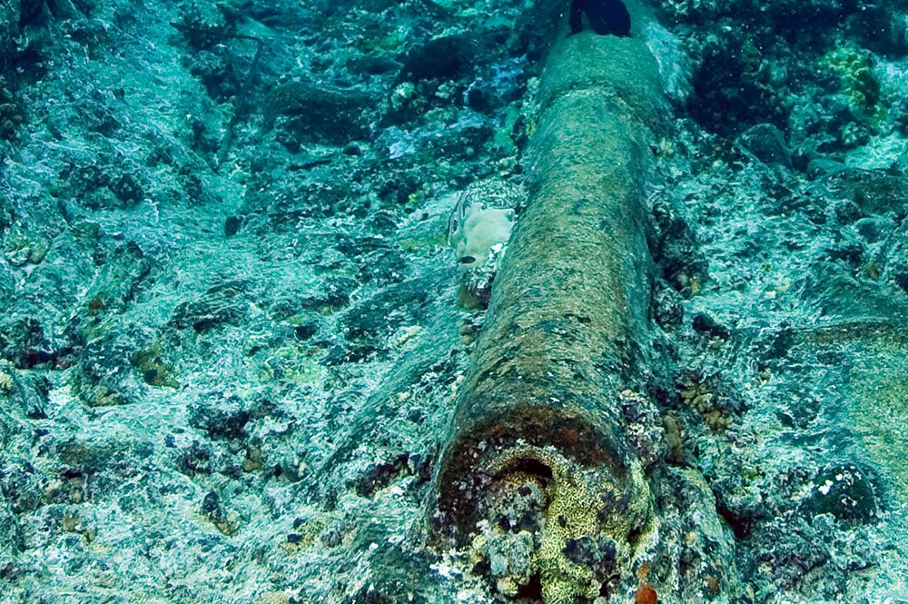 Second canon du Seeadler dans le lagon de Mopelia en 2010 - svbeachhouse