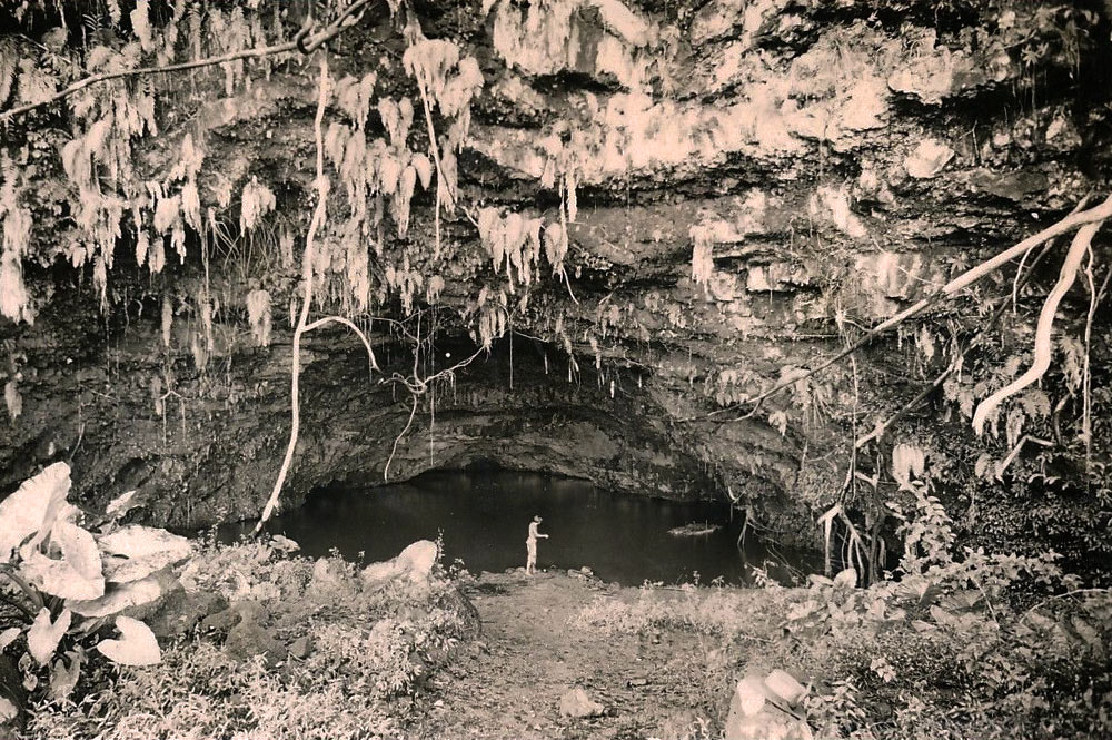 La grotte de Maraa à paea en 1940.