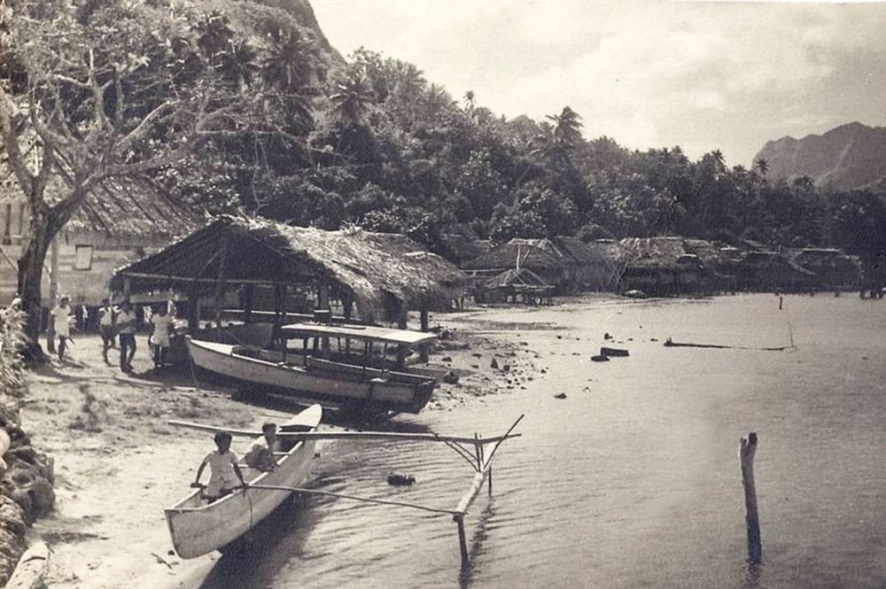 Huahine, pirogue. Photo A Sylvain