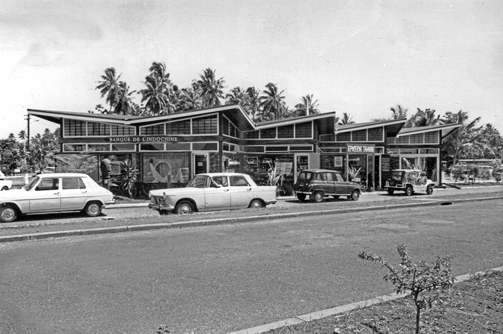 Le marché de Pirae vu de l'avenue du Prince Hinoi, en 1969