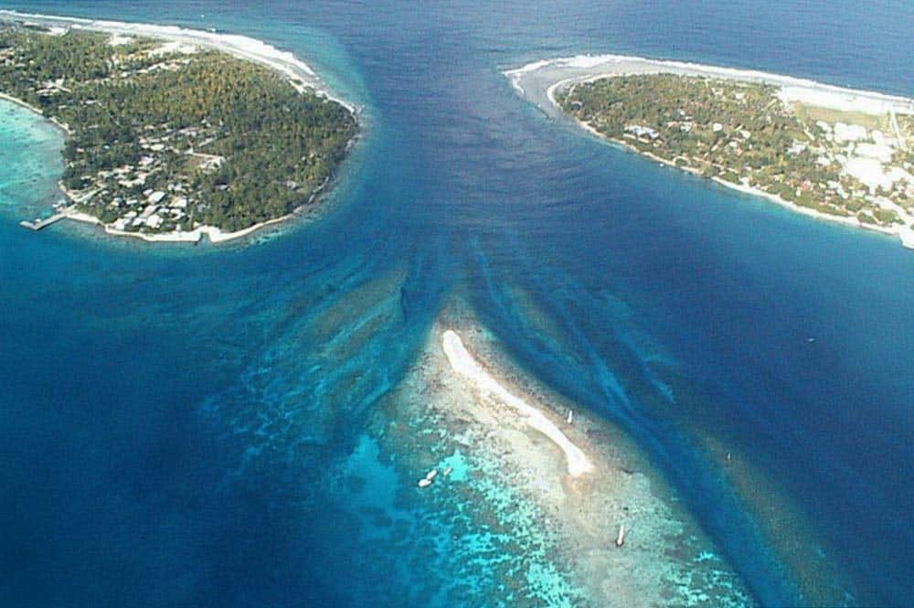 La passe Hiria et le motu Nohi Nohi à Tiputa Rangiroa