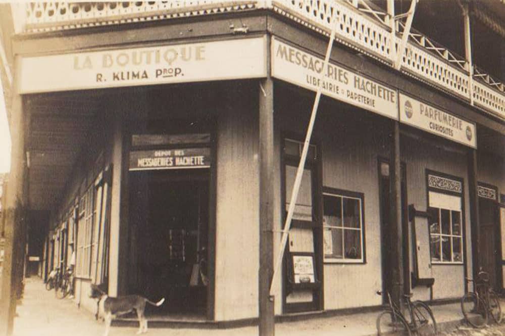 La librairie Klima vers 1936 au coin de la rue Gauguin et du front de mer à Papeete